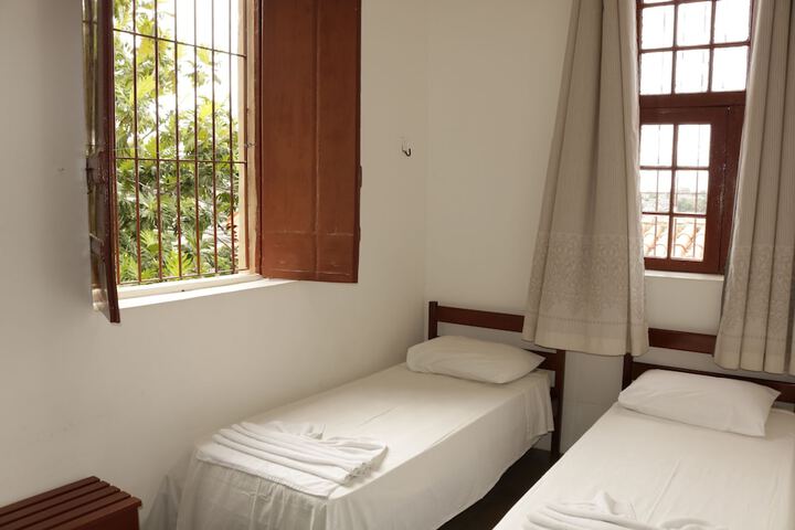 Room 27 of 157