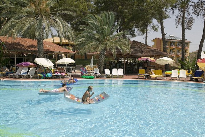 Pools & Facilities