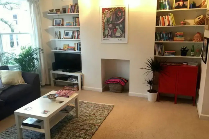 Room 7 of 12