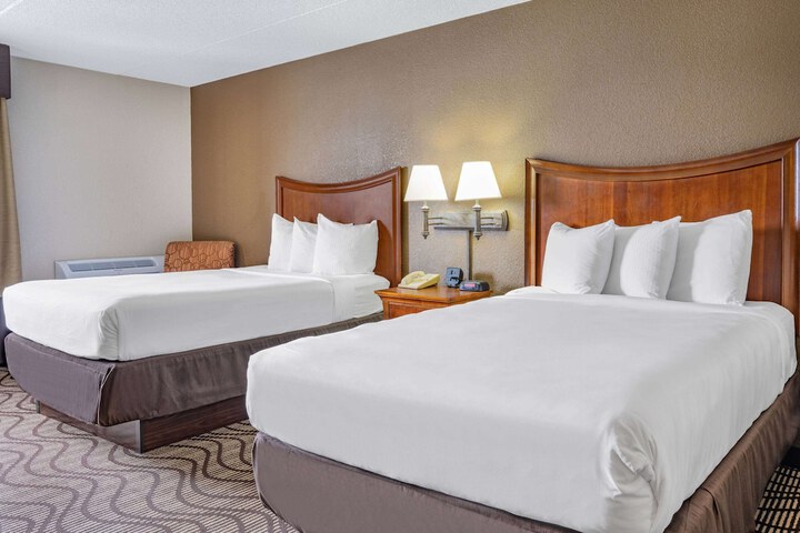 1 King Bed (4 of 7)