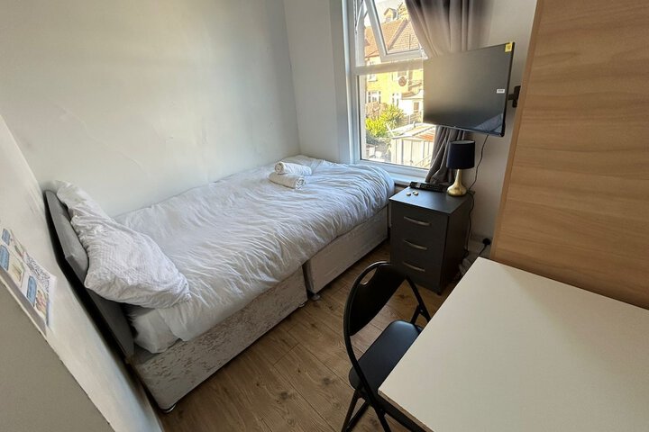 Room 14 of 27