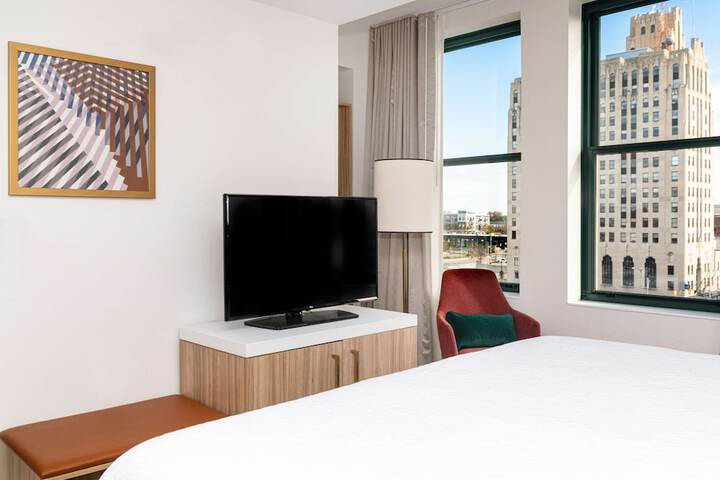 1 King Bed (14 of 14)