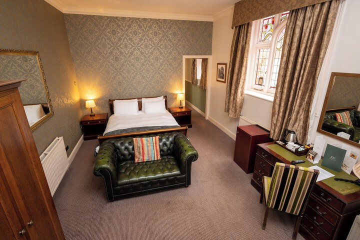 Room 27 of 48