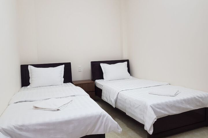 Room 9 of 34