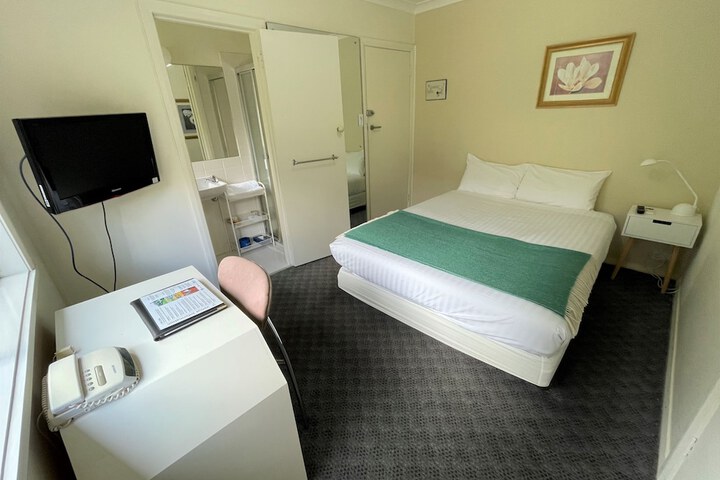 Room 10 of 40