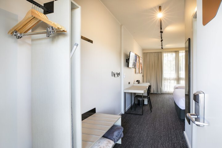 Room 2 of 27
