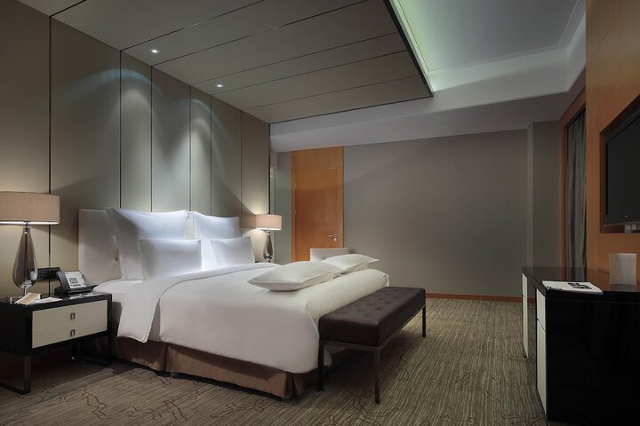 Room 28 of 87