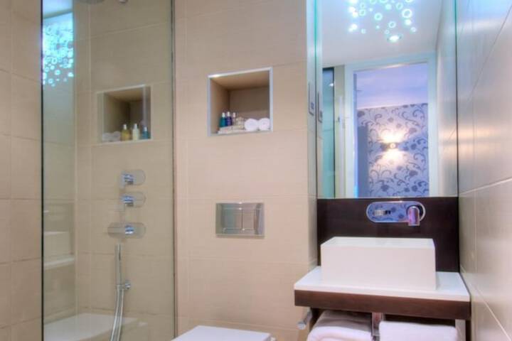 Room 18 of 40