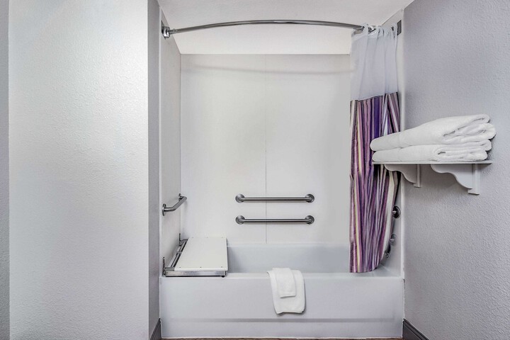 1 King Bed Deluxe Room (15 of 18)