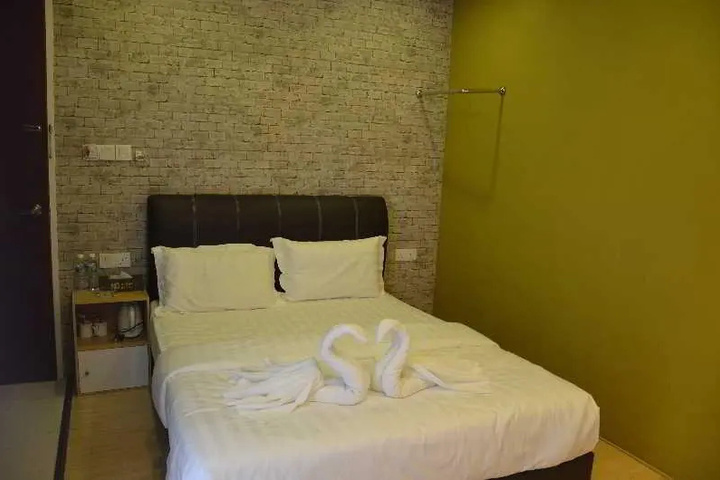 Room 7 of 11