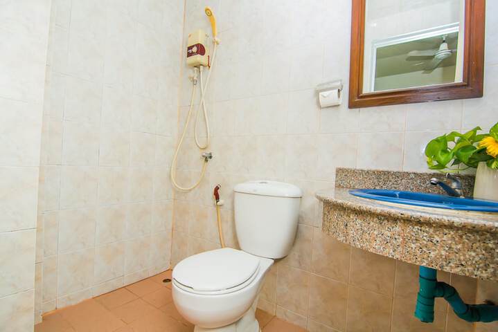 Room 9 of 32