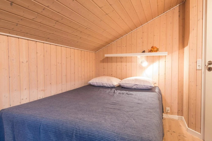 Room 2 of 15