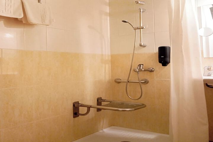Room 40 of 69