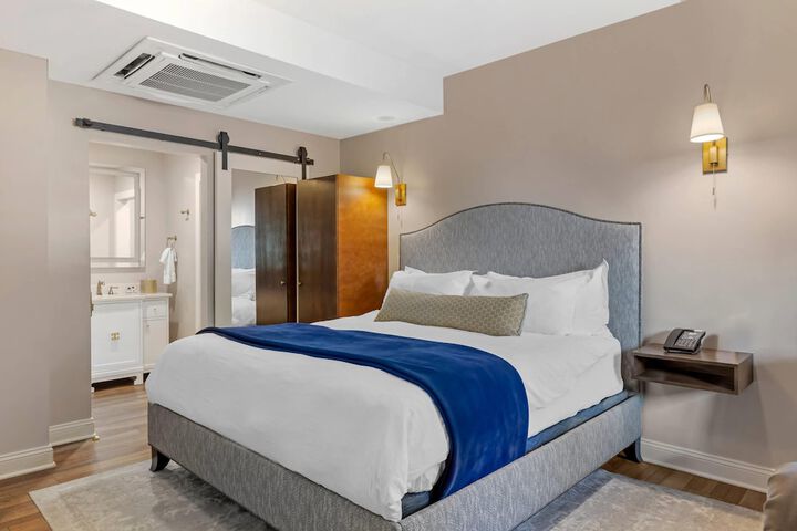 Room 11 of 71