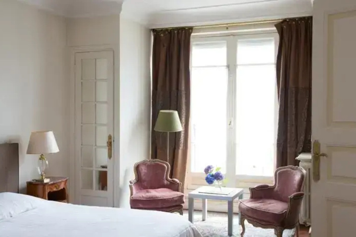 Room 6 of 9