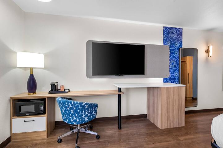 Room 25 of 42