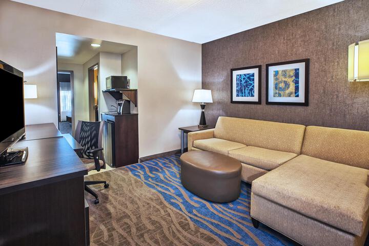 1 King Suite (7 of 8)