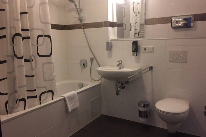 Room 17 of 24
