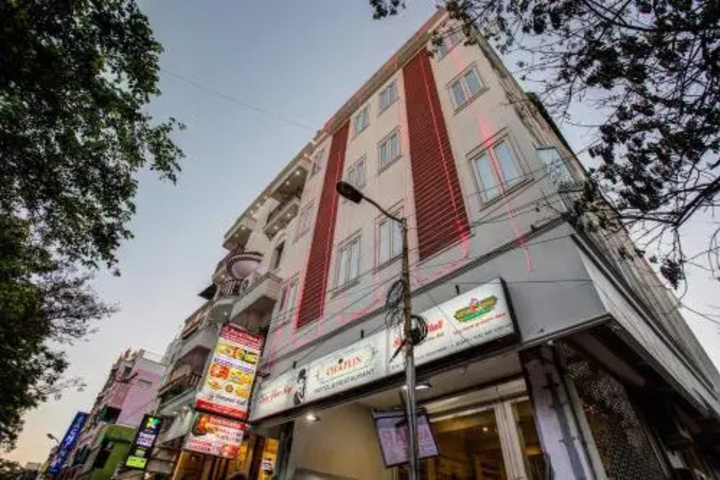 OYO Flagship 29542 Sri Royal Palace