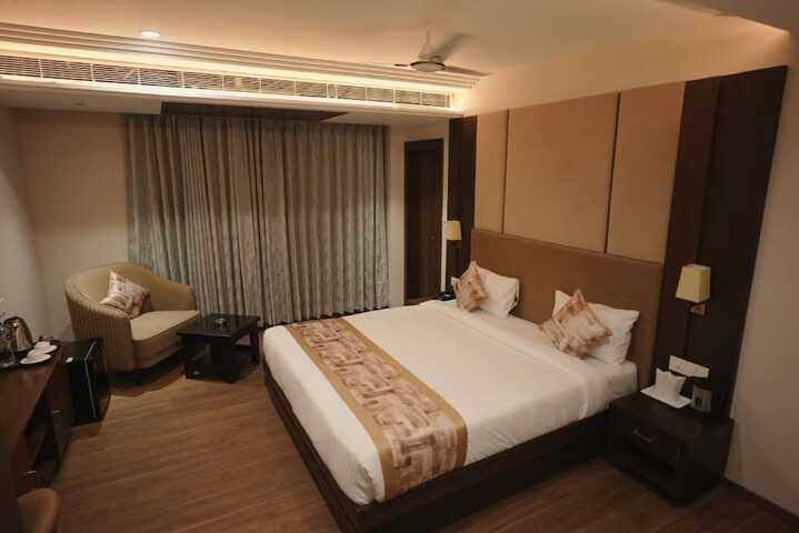 Room 6 of 9