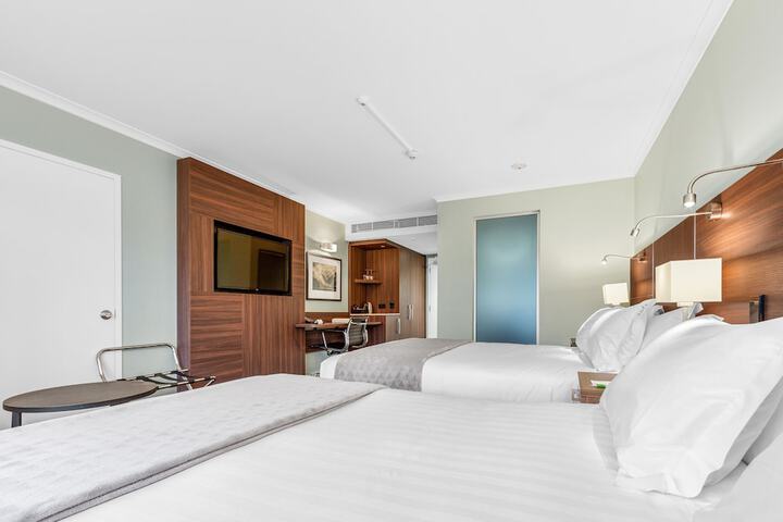 Room 10 of 106