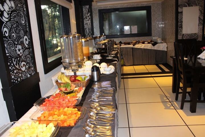 Breakfast/Coffee Service 22 of 40