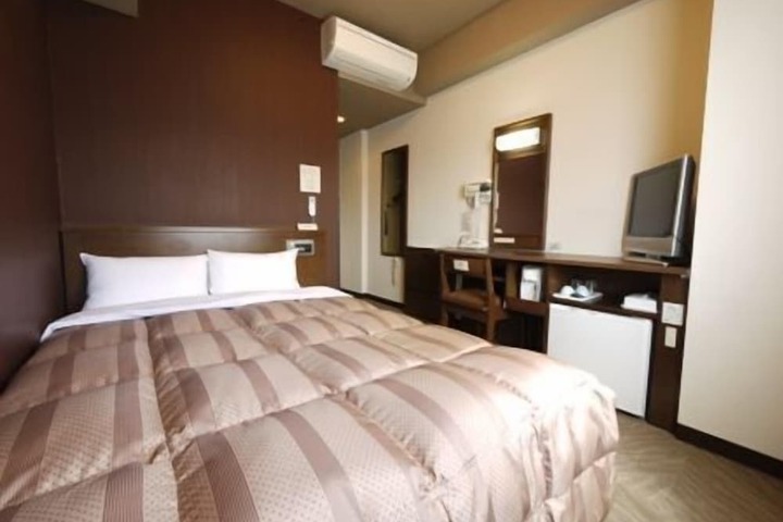 Room 5 of 37