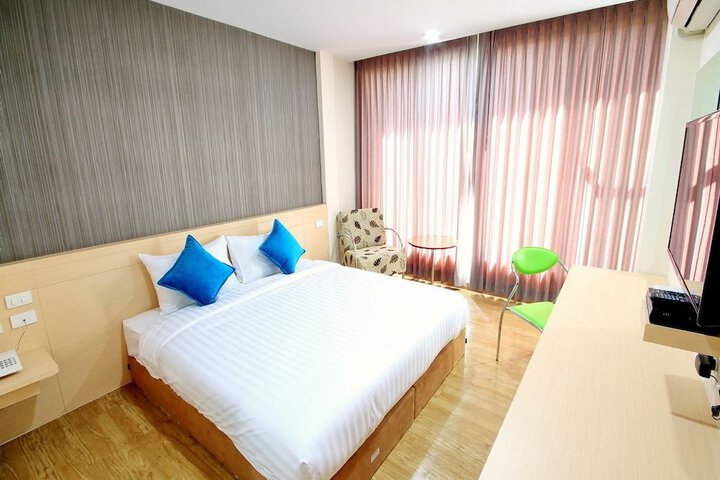 Room 11 of 42