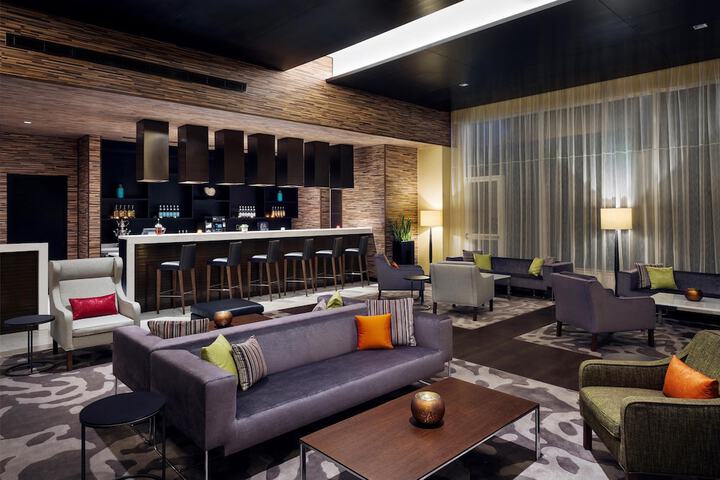 Lounge 28 of 38