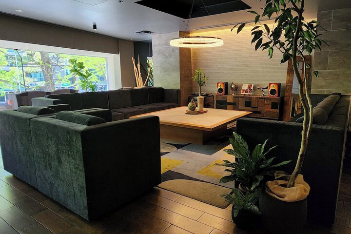 Entrance & Lobby