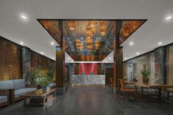 NINETEEN HOTEL