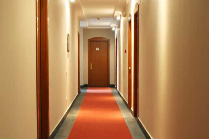 Ballroom/Hall 27 of 32