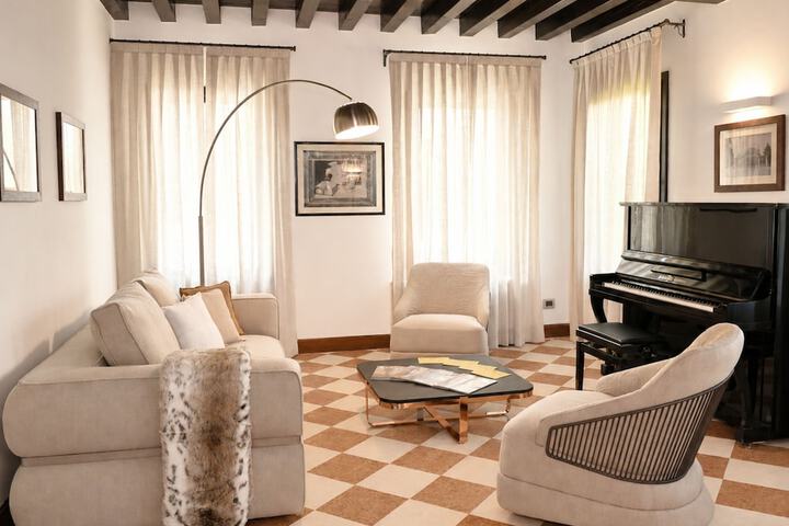 Guest Lobby