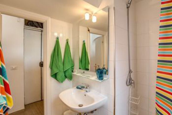 Room 20 of 330