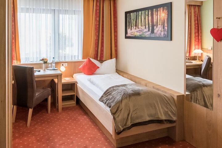 Room 4 of 38