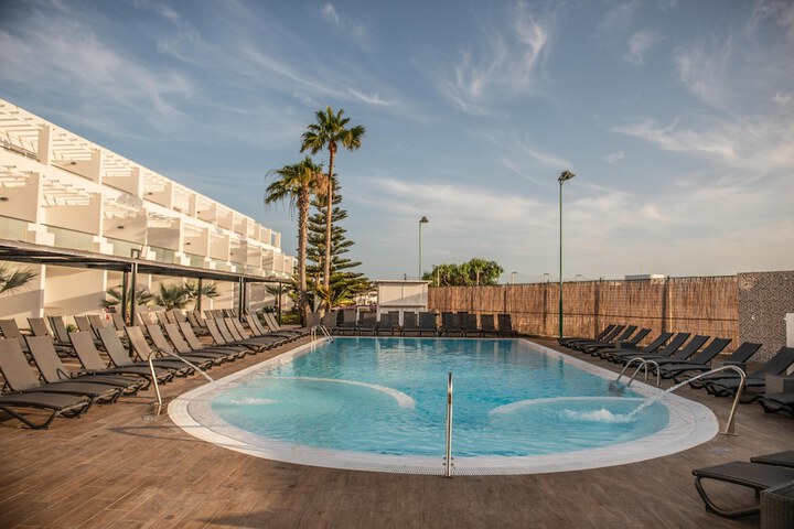 Pool 66 of 313