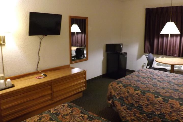 2 Double Beds (7 of 10)