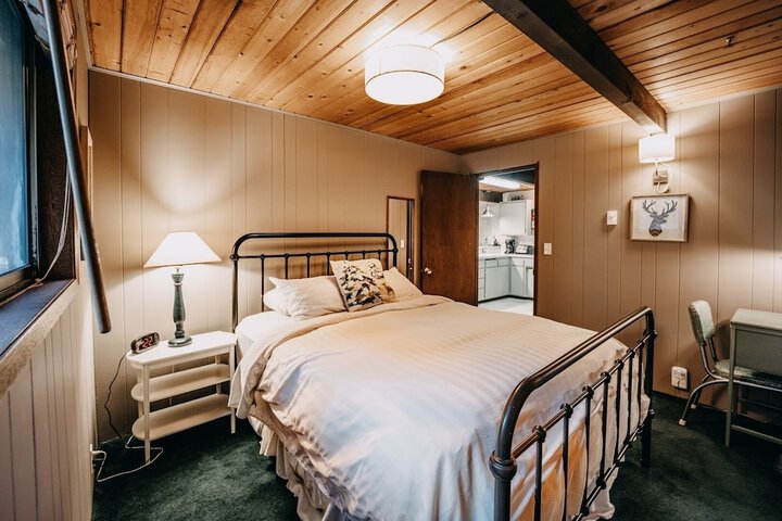 Room 2 of 34