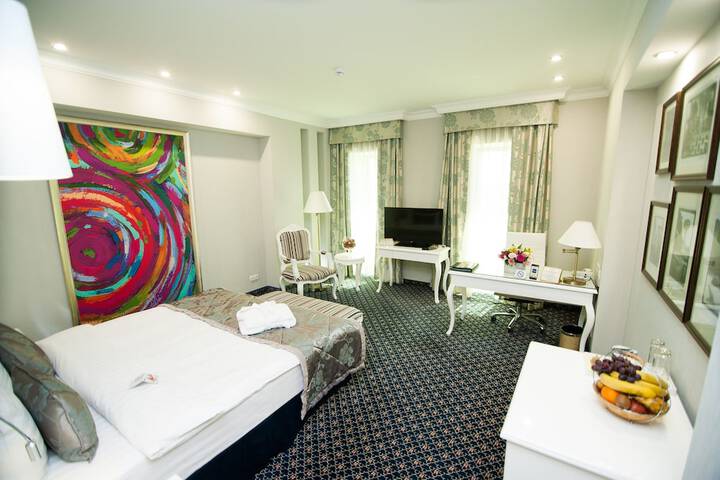 Room 4 of 50