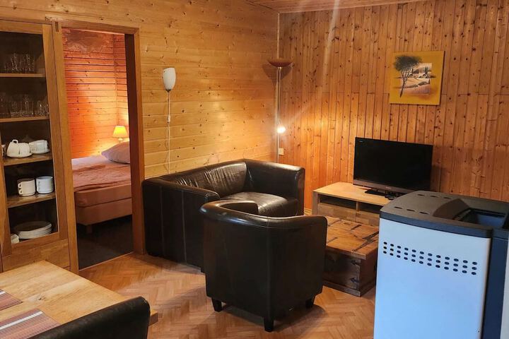 Room 4 of 16