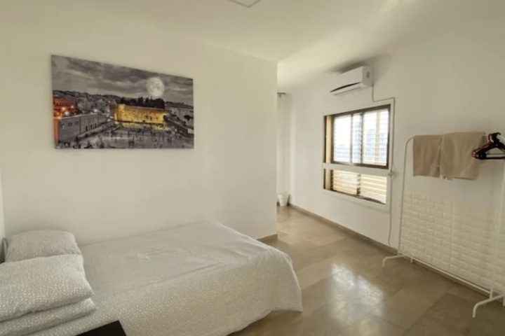 Room 2 of 2