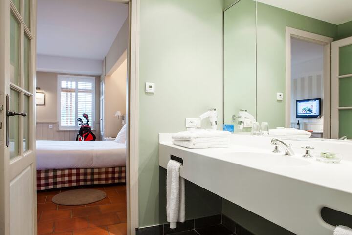 Room 15 of 40