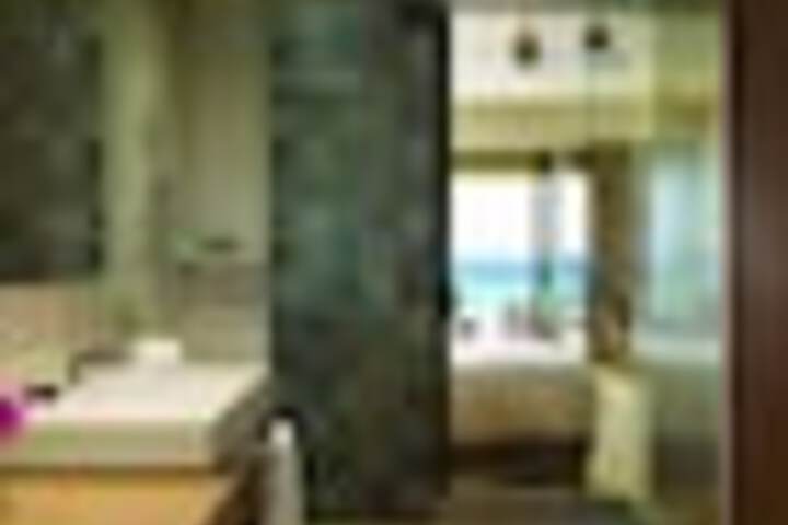 Room 53 of 342