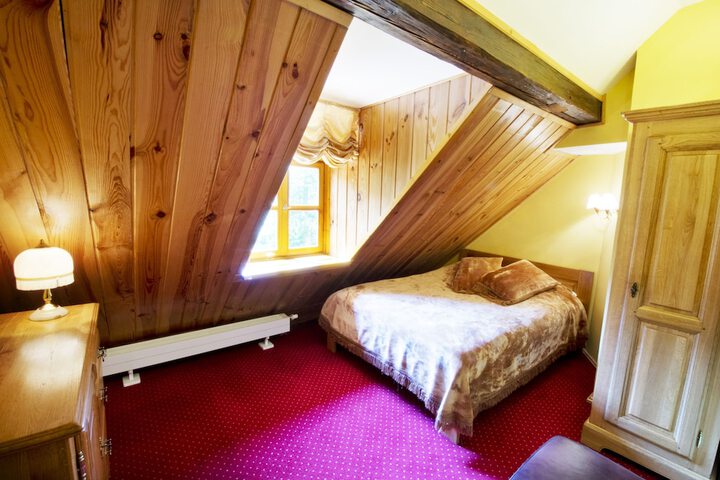 Room 17 of 205