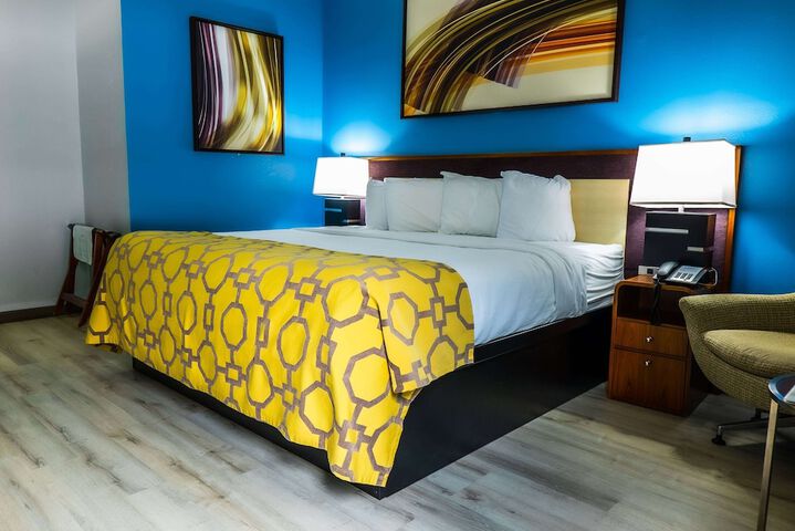 1 King Bed (11 of 40)