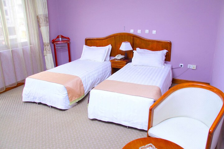Room 4 of 40