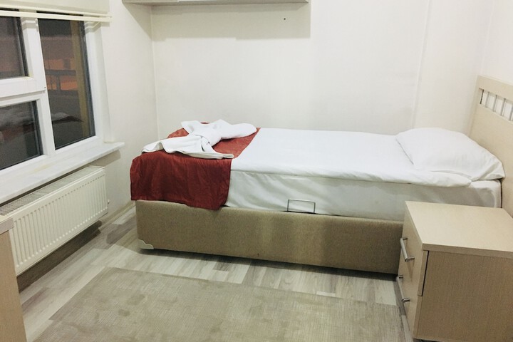 Room 9 of 37