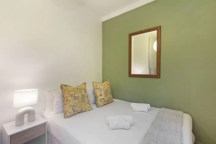Room 6 of 14