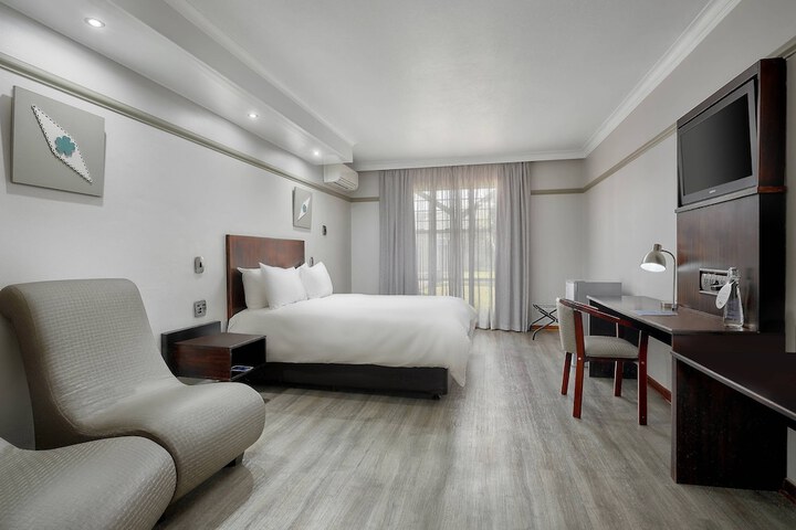 Room 5 of 33