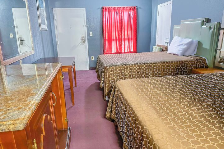 2 Double Beds (18 of 20)